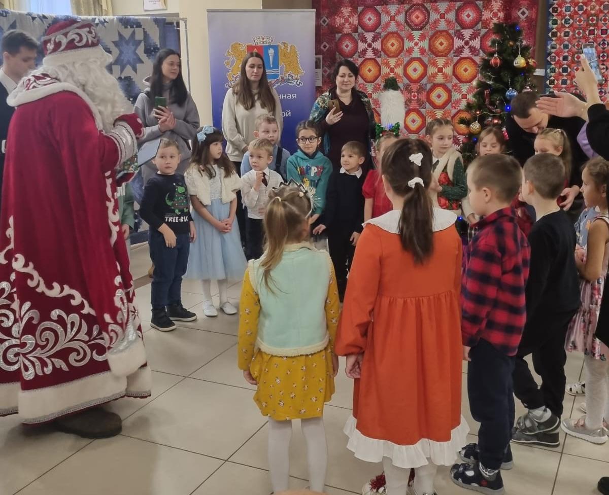 Вручены награды победителям творческого конкурса «Усатый-полосатый Новый год»