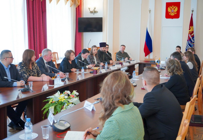 Глава региона на встрече с членами Общественной палаты обсудил вопросы поддержки мобилизованных граждан и их семей