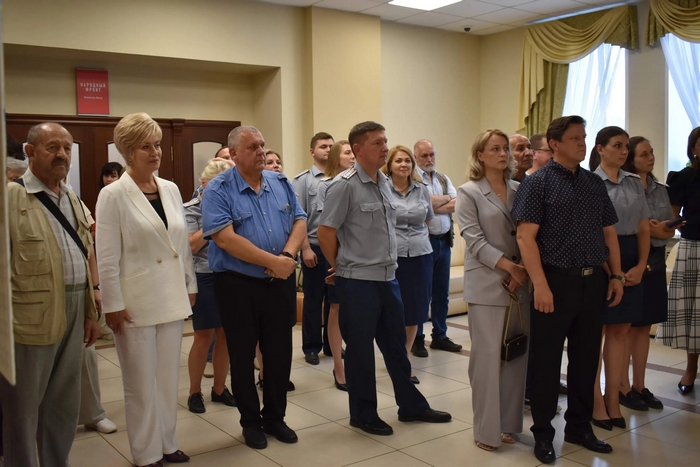 Открылась выставка картин «Город, родившийся летом» 