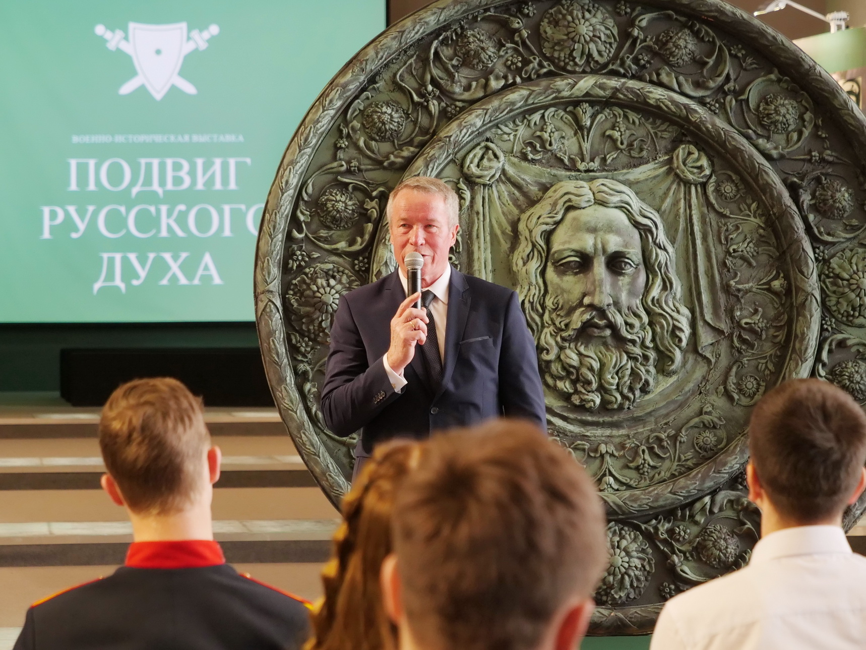 В рамках выставки «Подвиг русского духа» на ивановском железнодорожном вокзале проходят исторические лекции для студентов и школьников