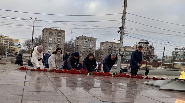 Торжественная церемония возложения цветов к мемориалу Героям фронта и тыла