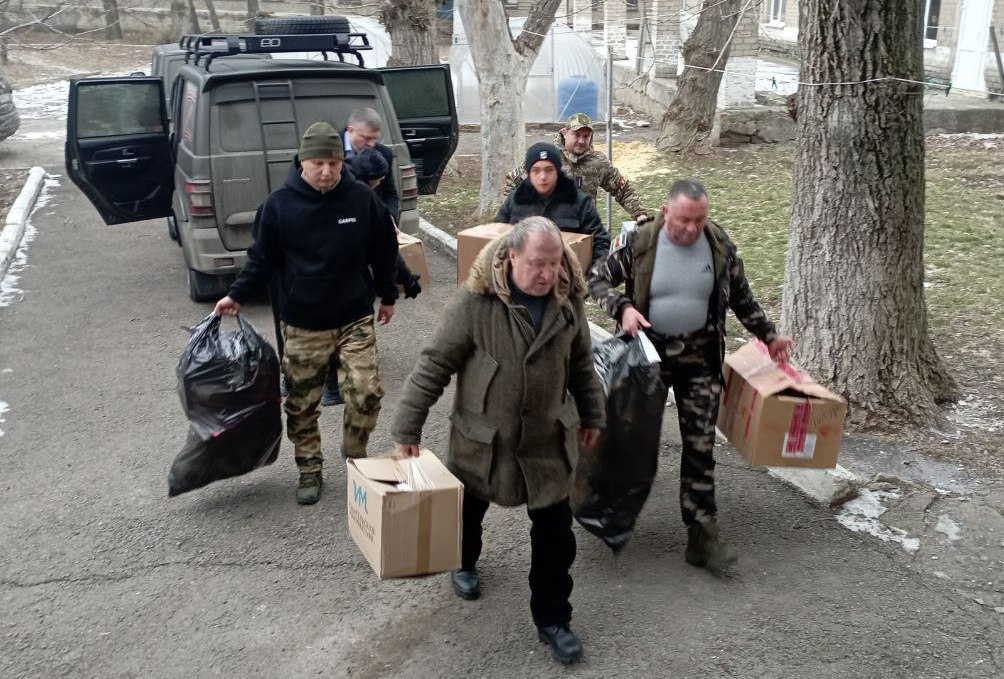 Вручены награды за личный вклад в оказании помощи бойцам и мирному населению в зоне специальной военной операции 