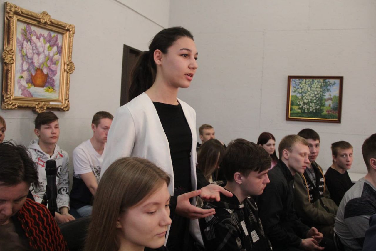 В Родниках состоялся открытый диалог с молодежью 