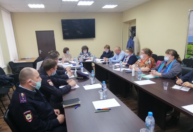 В Иванове за "круглым" столом встретились лидеры органов местного самоуправления и представители полицейского блока охраны правопорядка