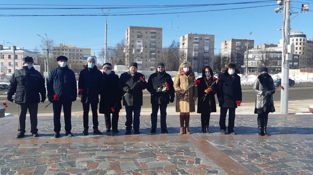 В День защитника Отечества общественники приняли участие в церемонии возложения цветов к Мемориалу Героям фронта и тыла