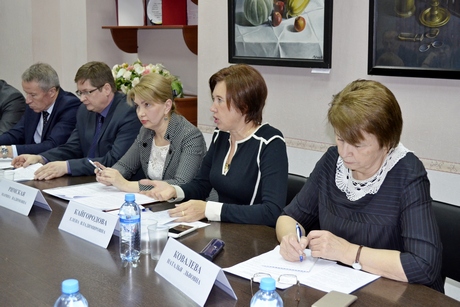 Общественная палата Ивановской области провела круглый стол по вопросу изменений в федеральный закон «О выборах Президента Российской Федерации»