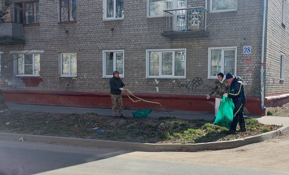 Субботник - праздник чистоты, порядка и хорошего настроения, провели представители Общественной палаты Ивановской области
