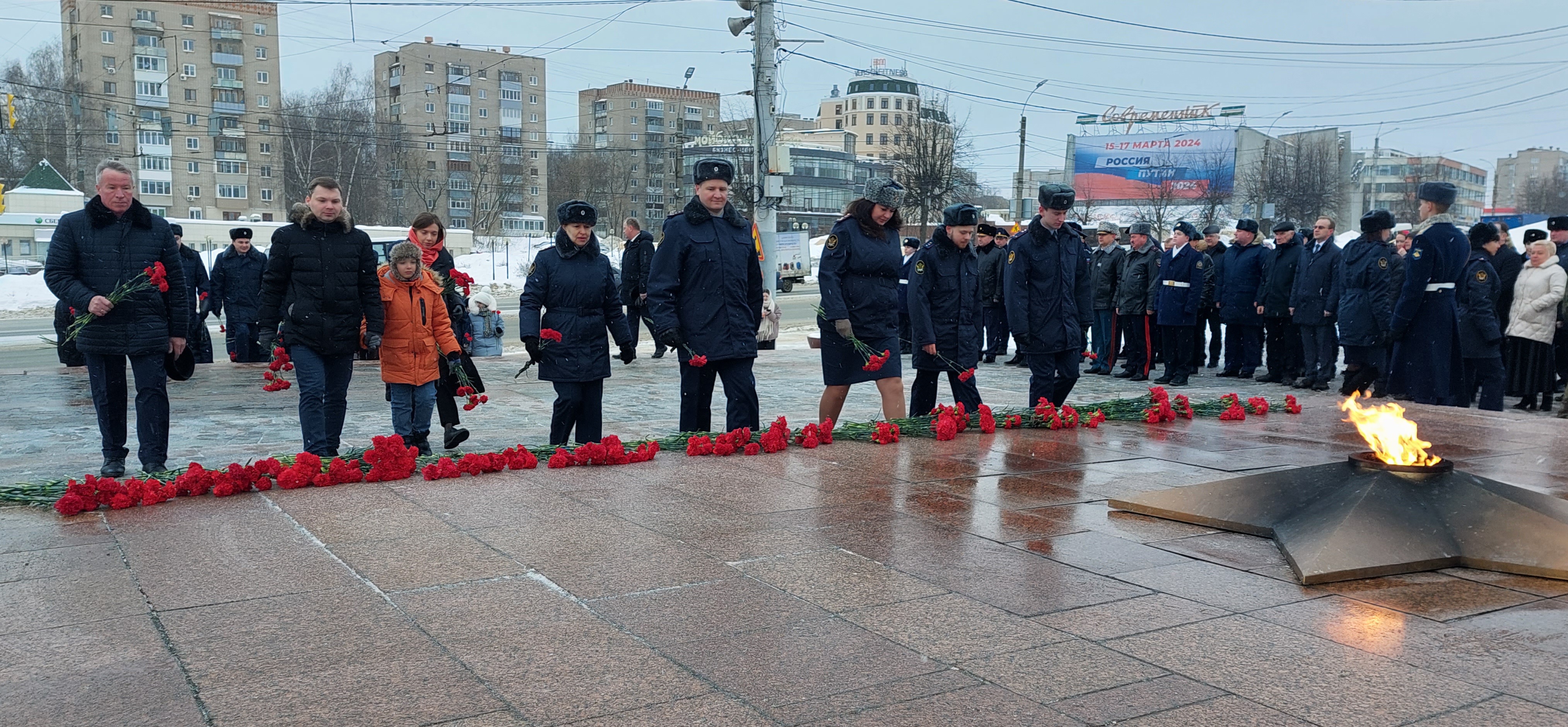 Торжественная церемония возложения цветов к мемориалу Героям фронта и тыла