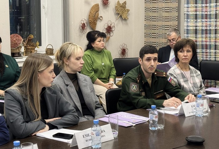 В рамках межрегионального круглого стола обсудили обеспечение всесторонней поддержки семей защитников Отечества