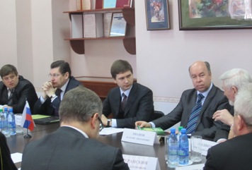 Помощник Полномочного представителя Президента РФ в ЦФО А.В.Малышев встретился с членами Общественной палаты в Ивановском доме национальностей