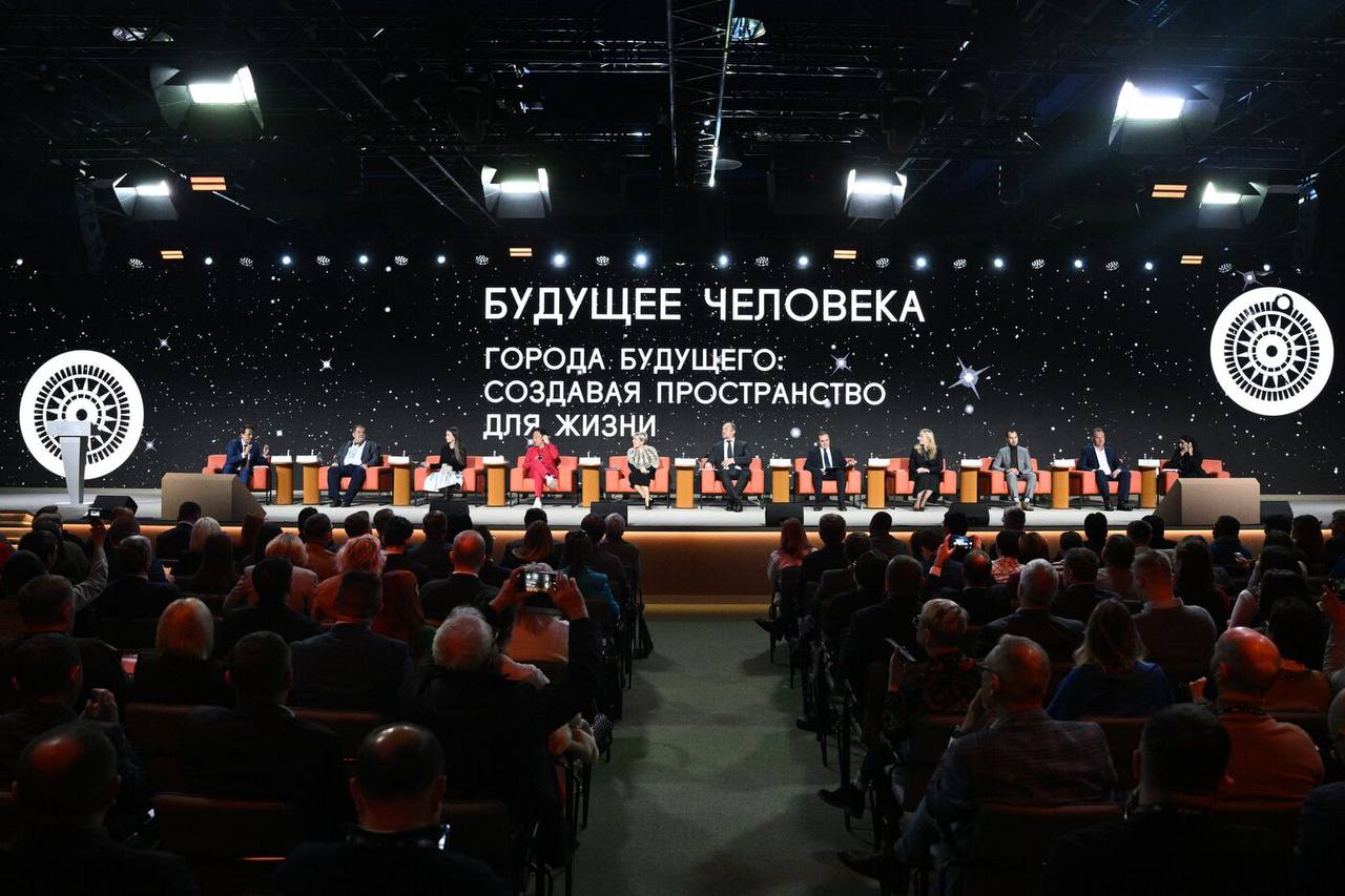 Международный симпозиум «Создавая будущее»