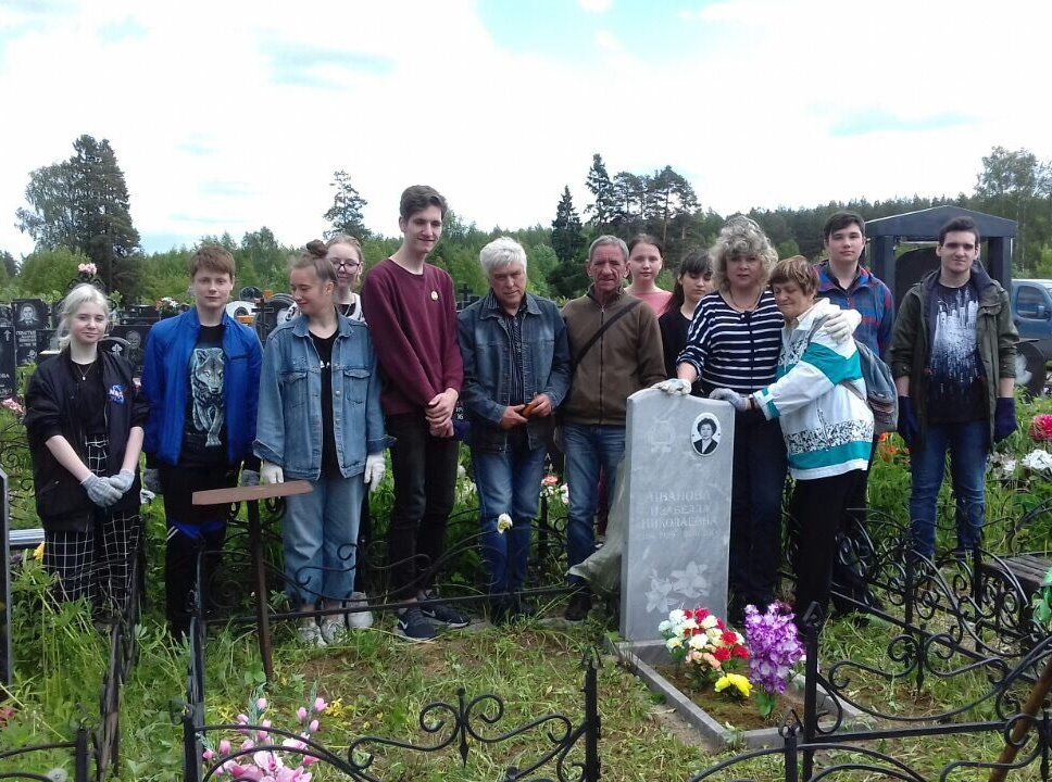 В понедельник, 27 мая 2019 года, по инициативе Ивановских общественников, на кладбище в м. Богородское состоялась благотворительная акция по уборке захоронений деятелей культуры Ивановской области.