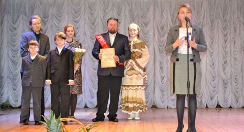 Заместитель Председателя Общественной палаты Ивановской области Марина Римская приняла участие в торжественной церемонии награждения победителей конкурса «Отец года»