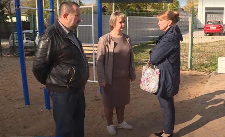 Общественники проверили состояние детских площадок в областном центре