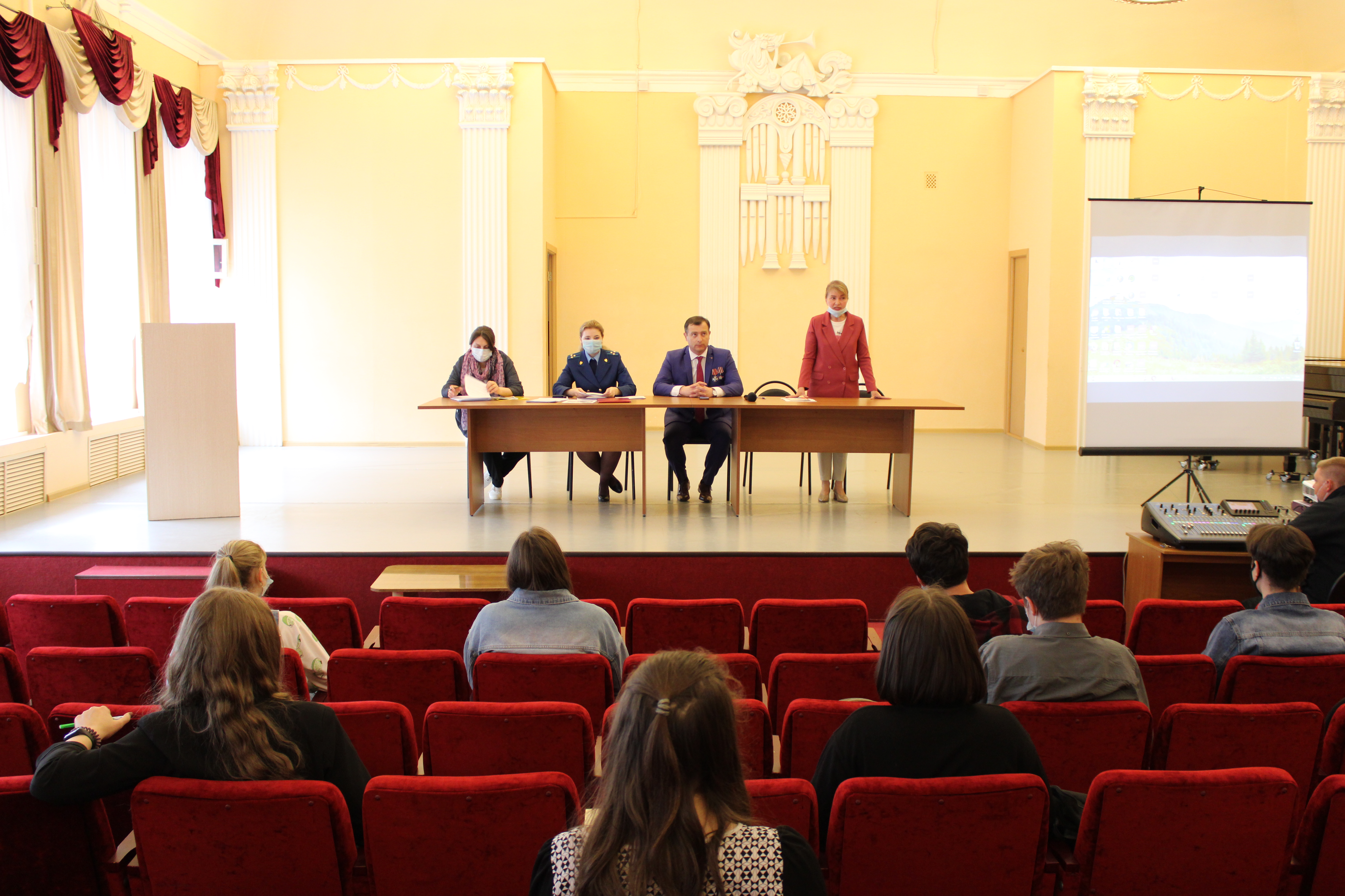 Общественники организовали  мероприятие для студентов  «Я - гражданин»