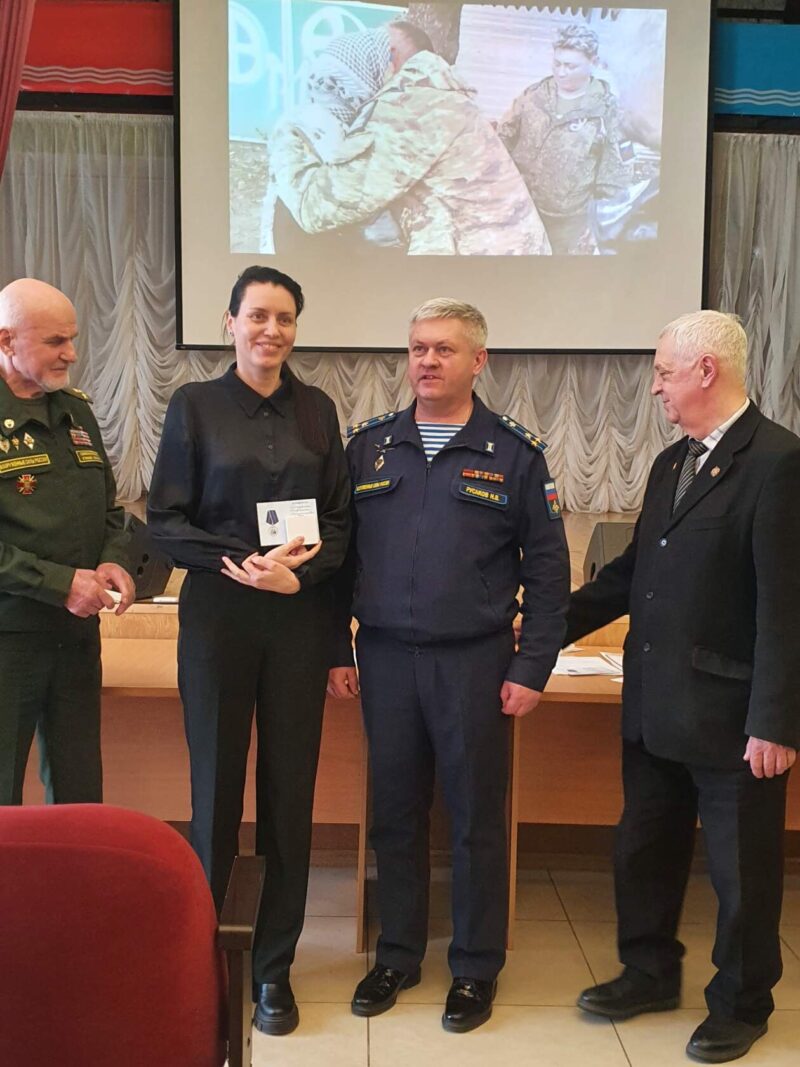 Вручены награды за личный вклад в оказании помощи бойцам и мирному населению в зоне специальной военной операции 