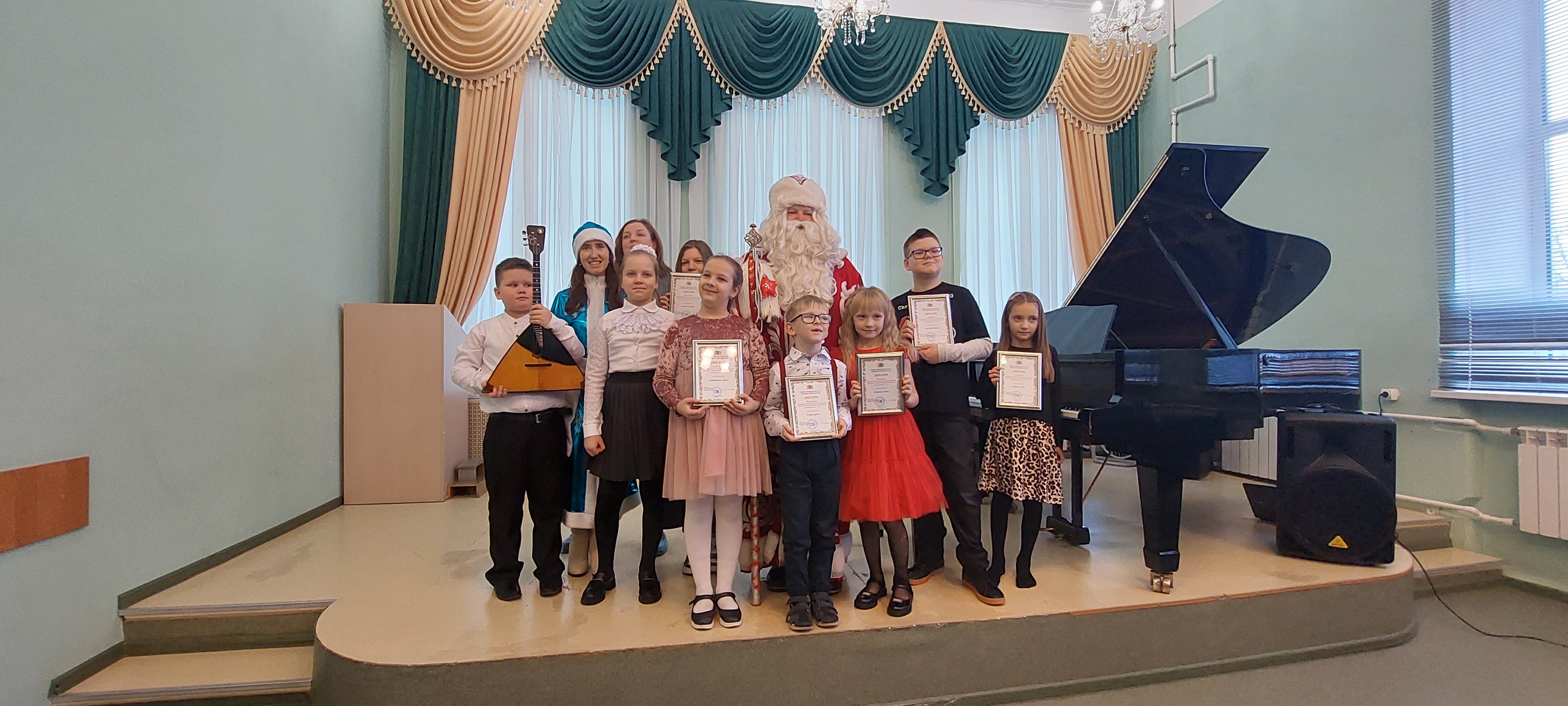 Награждение юных победителей детского творческого конкурса «Новогоднее настроение»