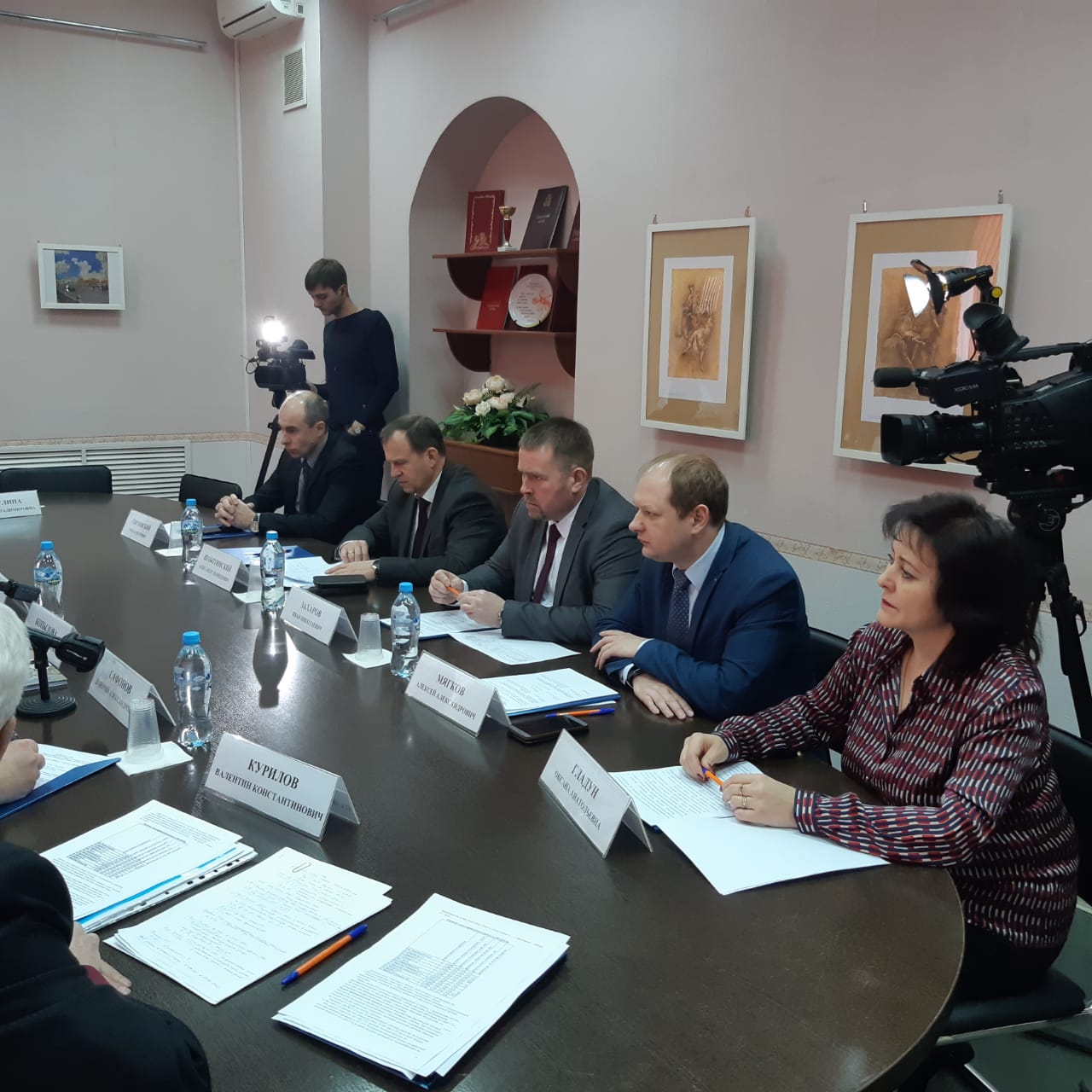 Проблему пуска тепла в жилые дома, несоблюдение температурного режима в квартирах обсудили в региональной Общественной палате