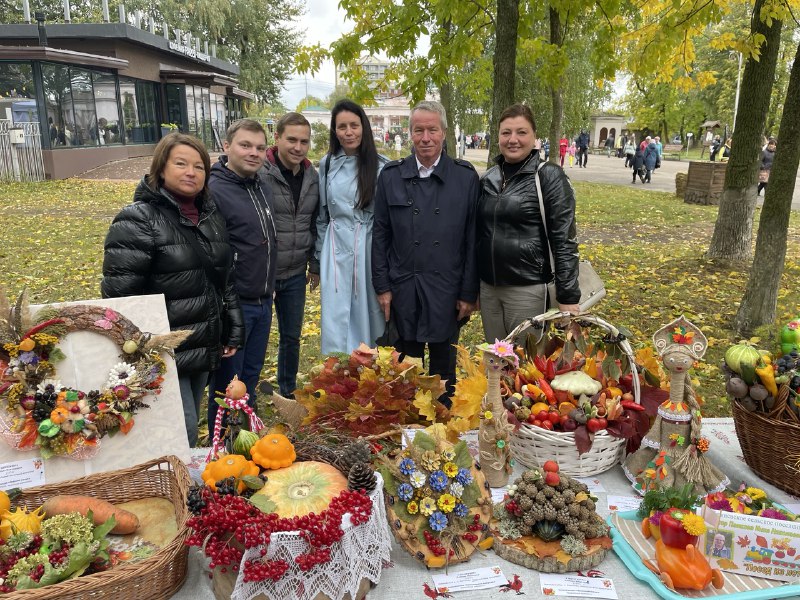Общественники побывали на ярмарке «День урожая» 