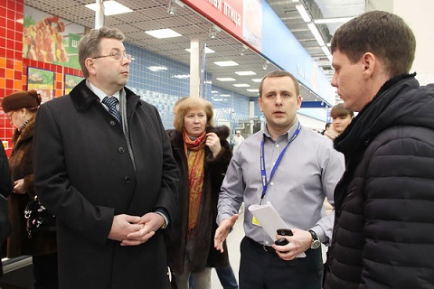 Участники инспекционного объезда торговых объектов проверили наличие товаров местного производства