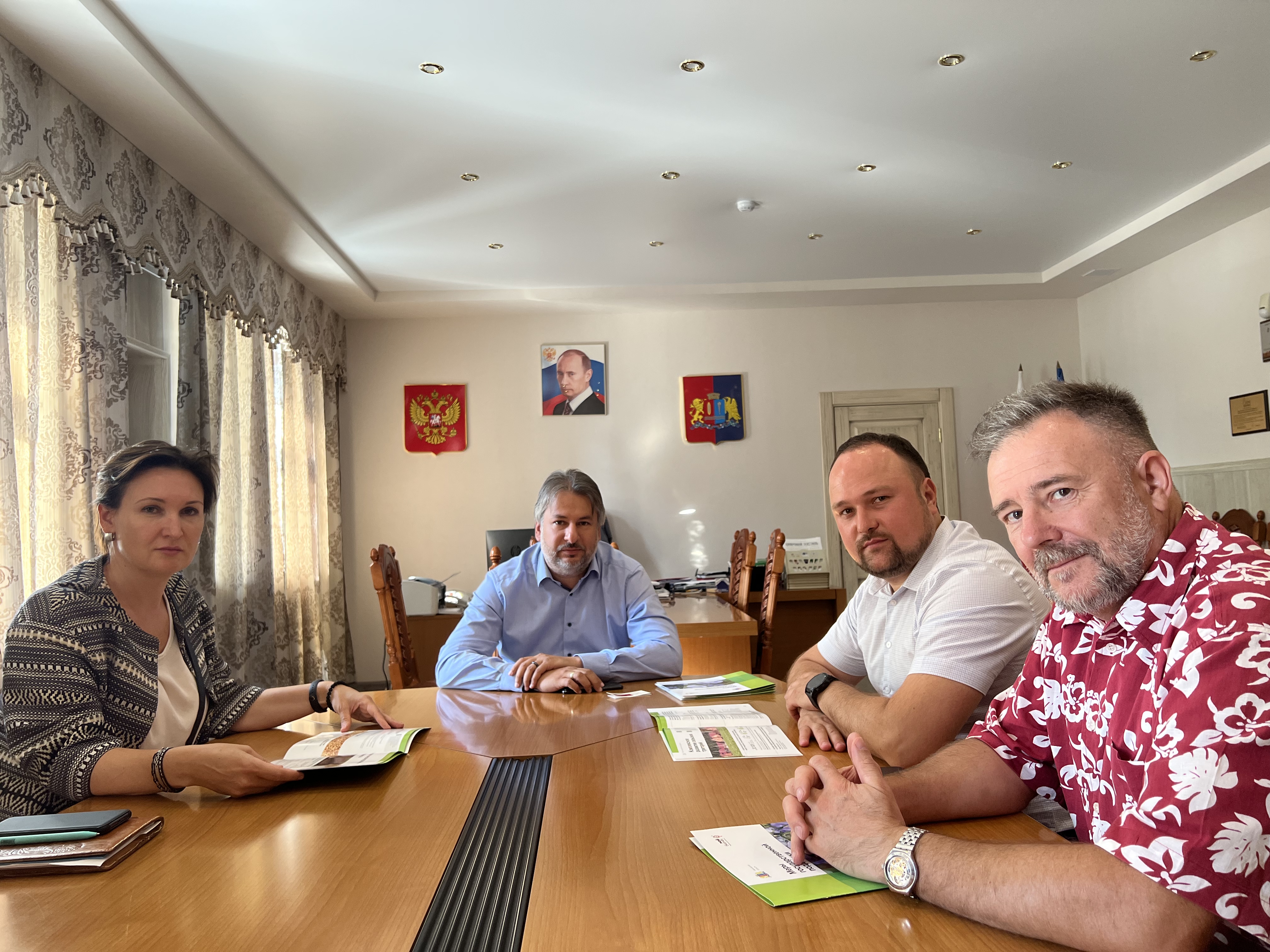 Встреча представителей Общественной палаты Ивановской области с членом Правительства Ивановской области — директором Департамента сельского хозяйства и продовольствия Ивановской области Денисом Черкесовым состоялась вчера, 17 августа 2022 года