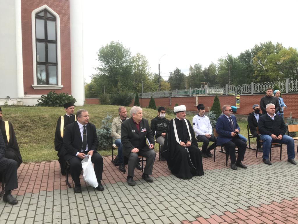 9 сентября на ограде Ивановской Соборной мечети была торжественно установлена мемориальная плита Герою Советского Союза Алимкаю Абдершину