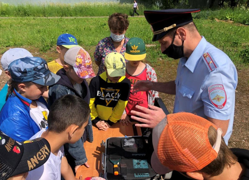 Полицейские совместно с общественниками провели «Урок безопасности» для школьников в одной из ивановских школ