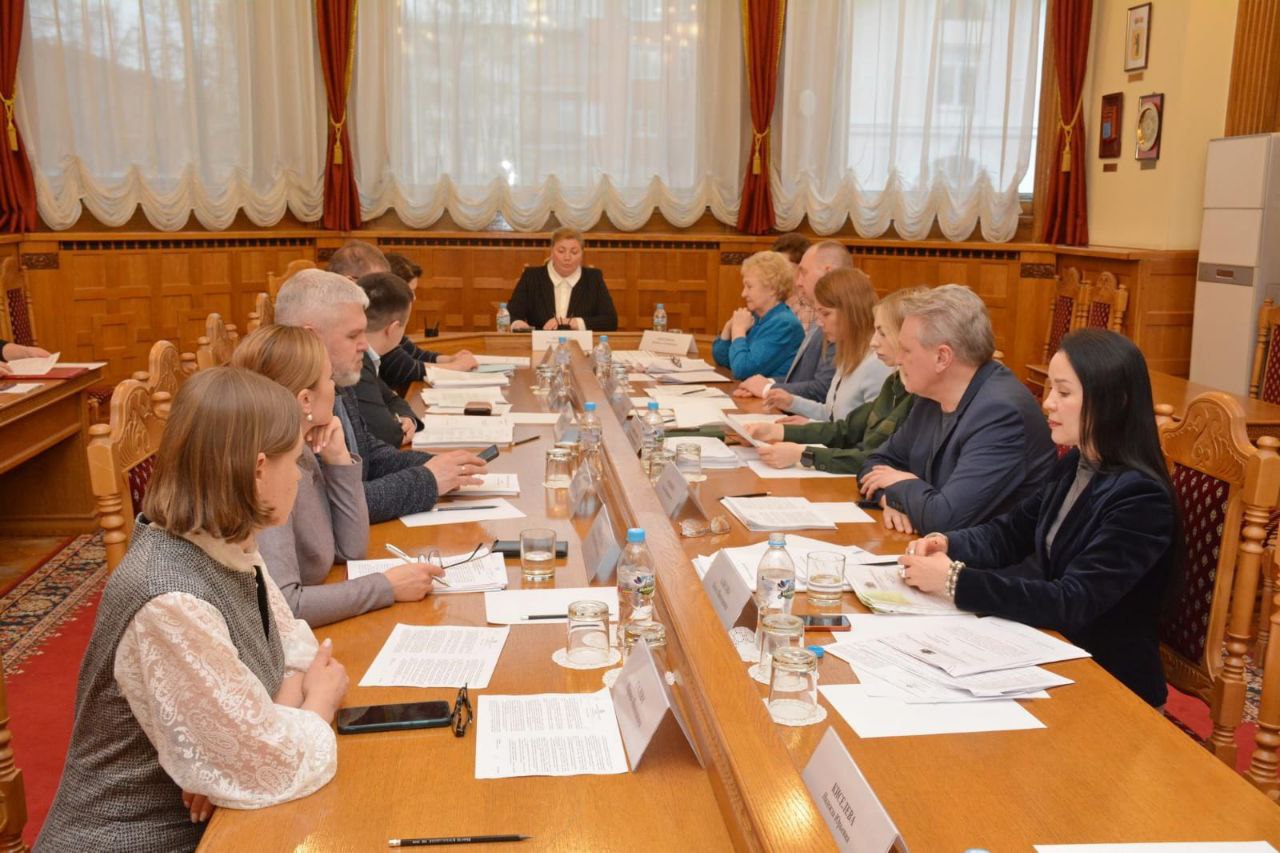 Обсуждение проектов законов о дополнительных мерах поддержки семей с детьми 