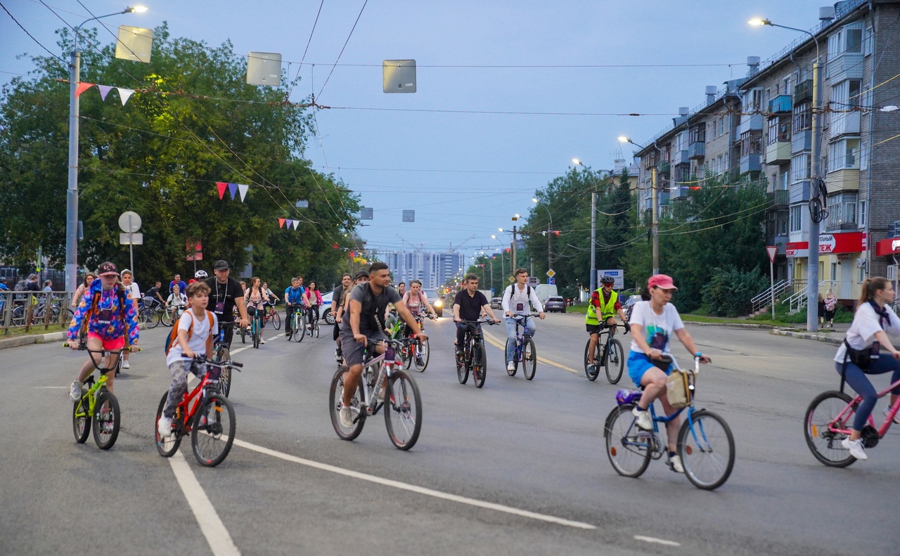 Более четырех тысяч человек приняли участие в акции "Велоночь"