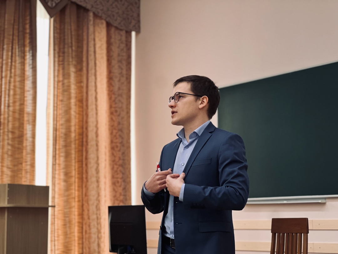 Представители оргкомитета по организации общественного обсуждения аэропорту имени выдающегося соотечественника провели встречи со студентами ВУЗов