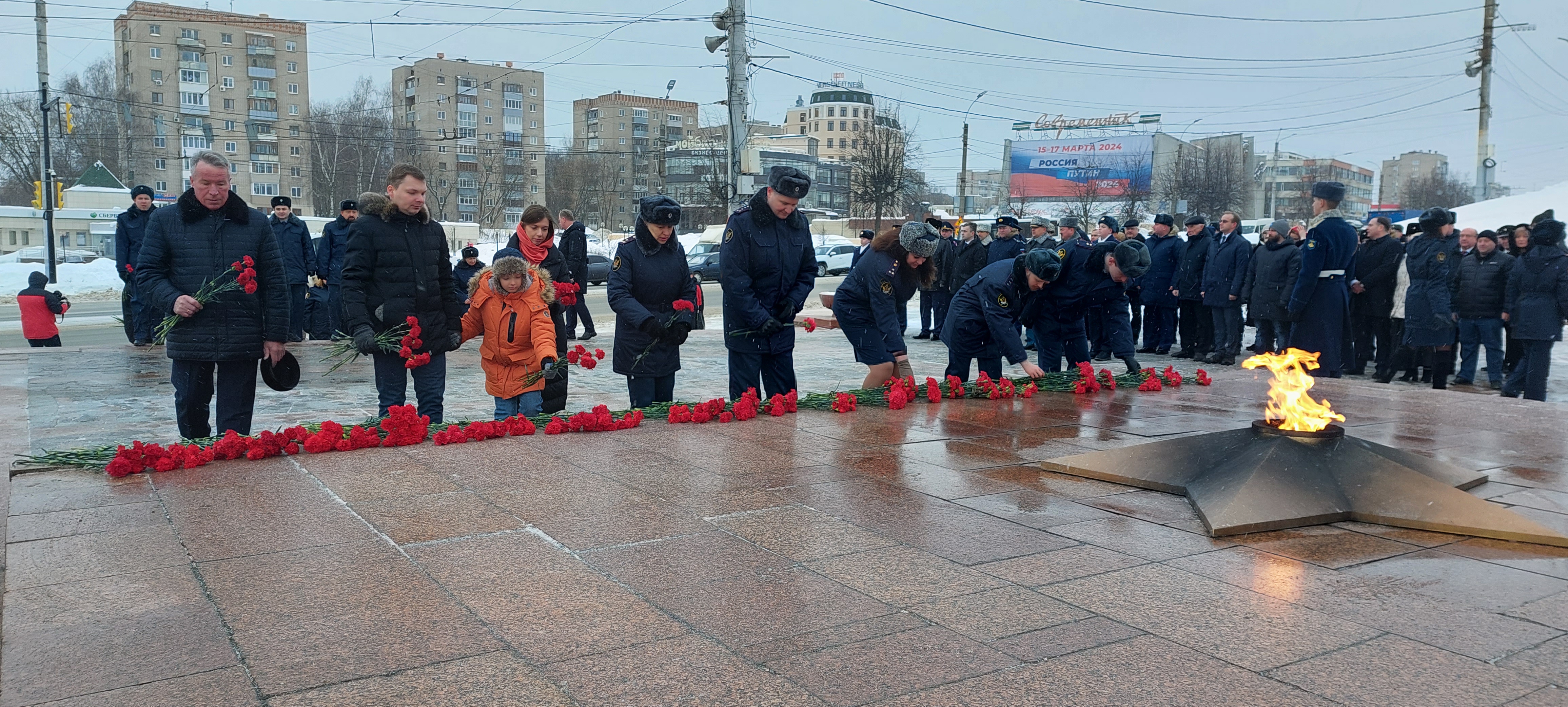 Торжественная церемония возложения цветов к мемориалу Героям фронта и тыла