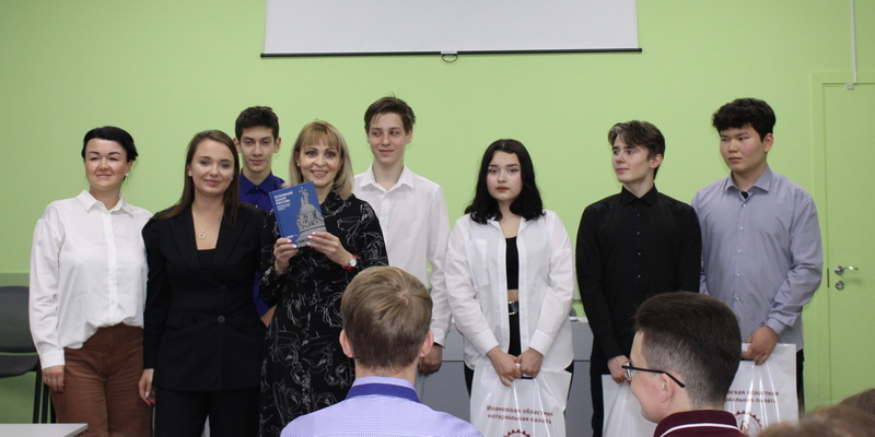 В День Конституции Российской Федерации - просветительская акция в Ивановском энергетическом колледже 