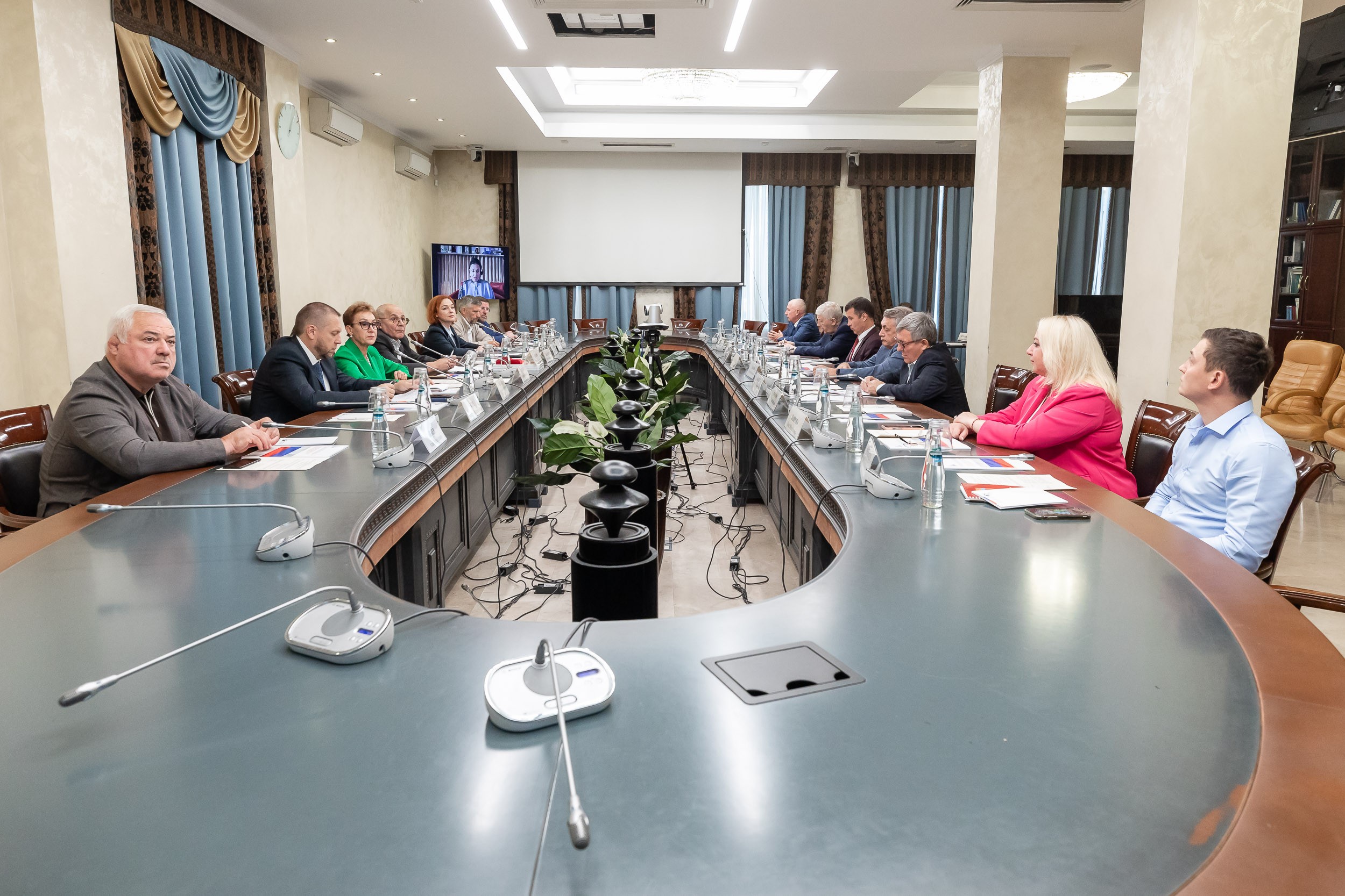 Исполнение поручений Президента Российской Федерации по развитию детско-юношеского спорта