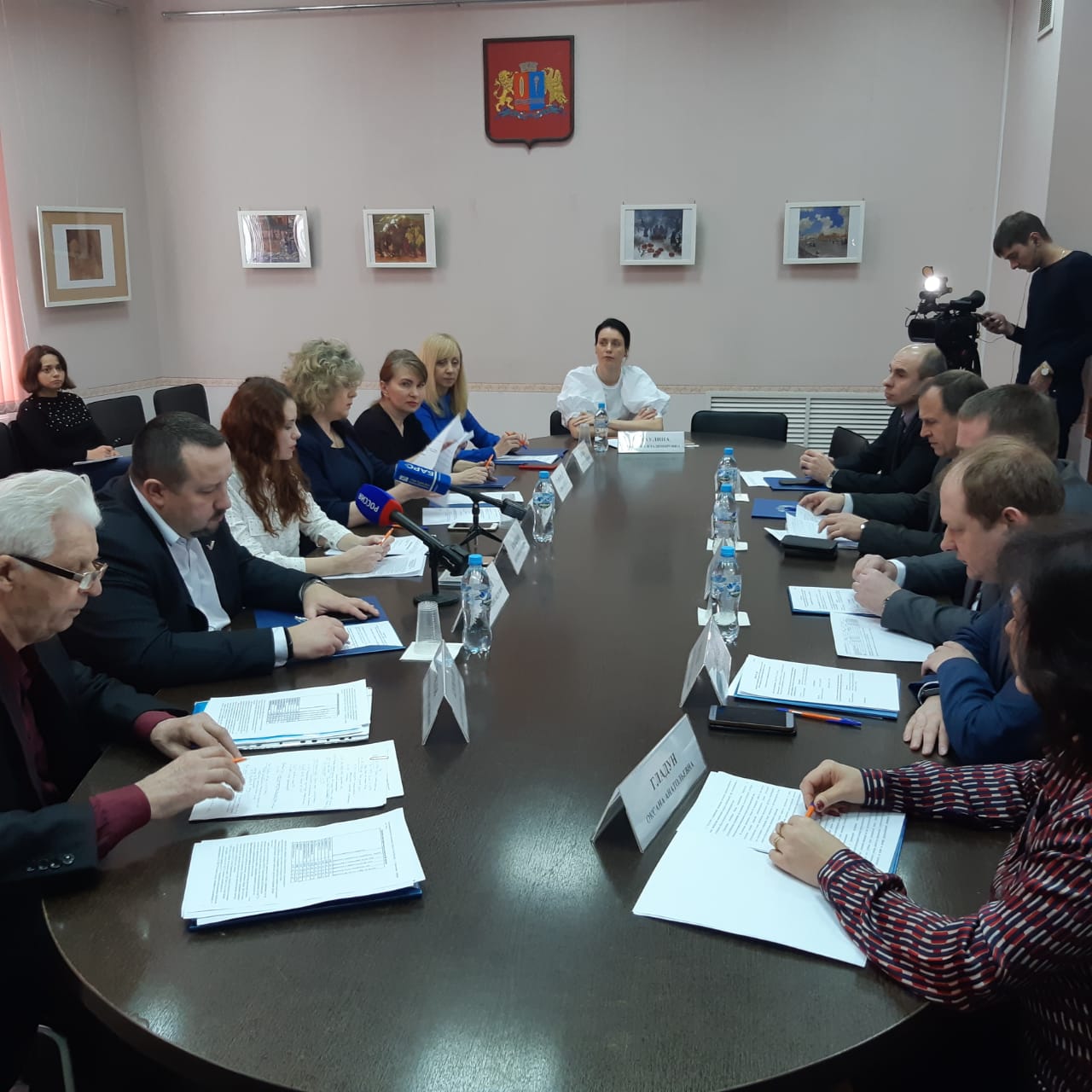 Проблему пуска тепла в жилые дома, несоблюдение температурного режима в квартирах обсудили в региональной Общественной палате
