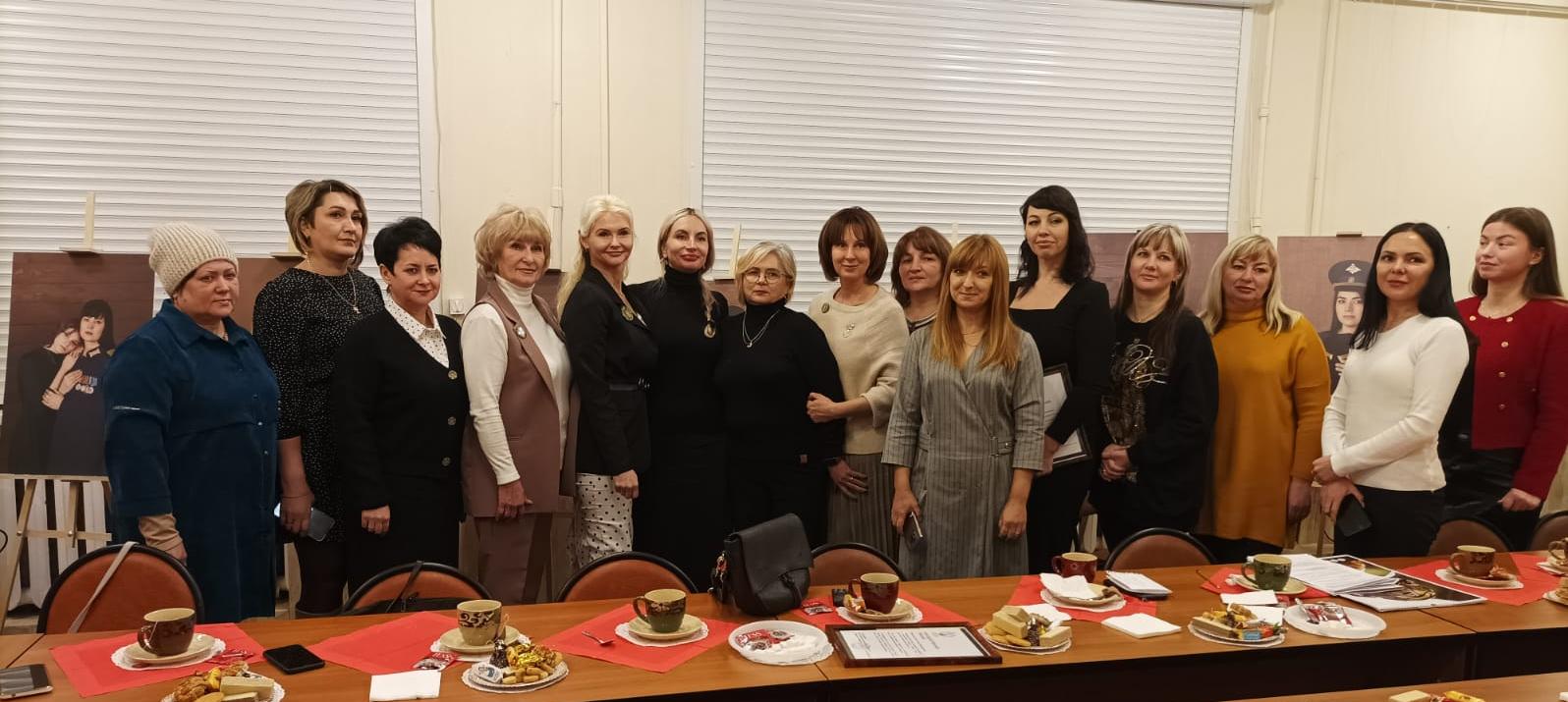 Автор фотопроекта «Жена Героя» Екатерина Колотовкина встретилась с женщинами, чьи мужья и сыновья исполняют свои воинский долг в зоне СВО