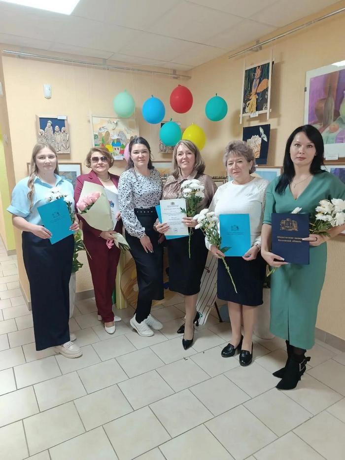 Поздравляем сотрудников образовательных организаций.